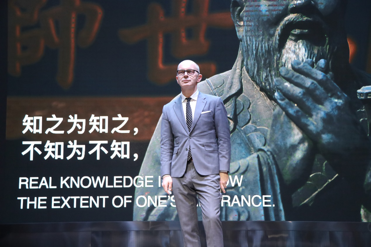 自貢市外國語學校--教育資源多元化，大師解惑談創(chuàng)新