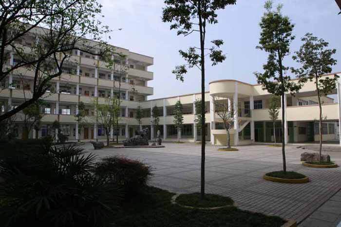 都江堰外國語實(shí)驗(yàn)學(xué)校校園風(fēng)采
