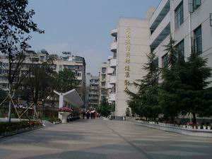 成都市第十七中學(xué)2018年中考分?jǐn)?shù)線是多少？