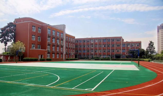 四川師范大學附屬中學外國語學校地理位置在哪里？