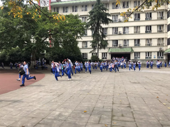 成都石室錦城外國(guó)語(yǔ)學(xué)校2019年防震減災(zāi)應(yīng)急疏散演練