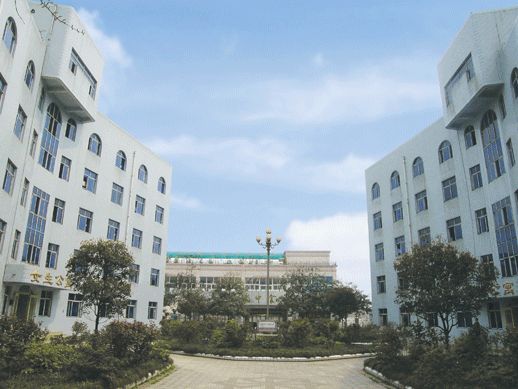 四川省彭州中學(xué)院校環(huán)境