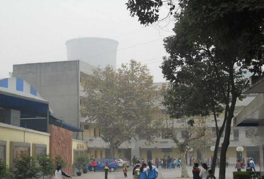 華西中學(xué)位置在哪兒？在成華區(qū)嗎？
