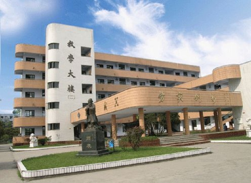 西南交通大學(xué)附屬中學(xué)學(xué)校環(huán)境好不好？