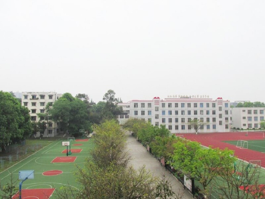 青白江中學(xué)環(huán)境好不好？