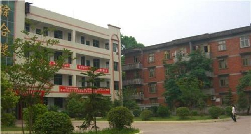 丹山中學(xué)在哪？