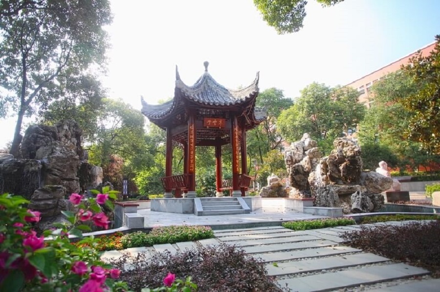 綿陽(yáng)中學(xué)學(xué)費(fèi)貴不貴？