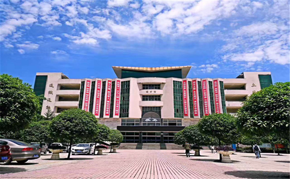 五通橋中學(xué)校園環(huán)境怎么樣？