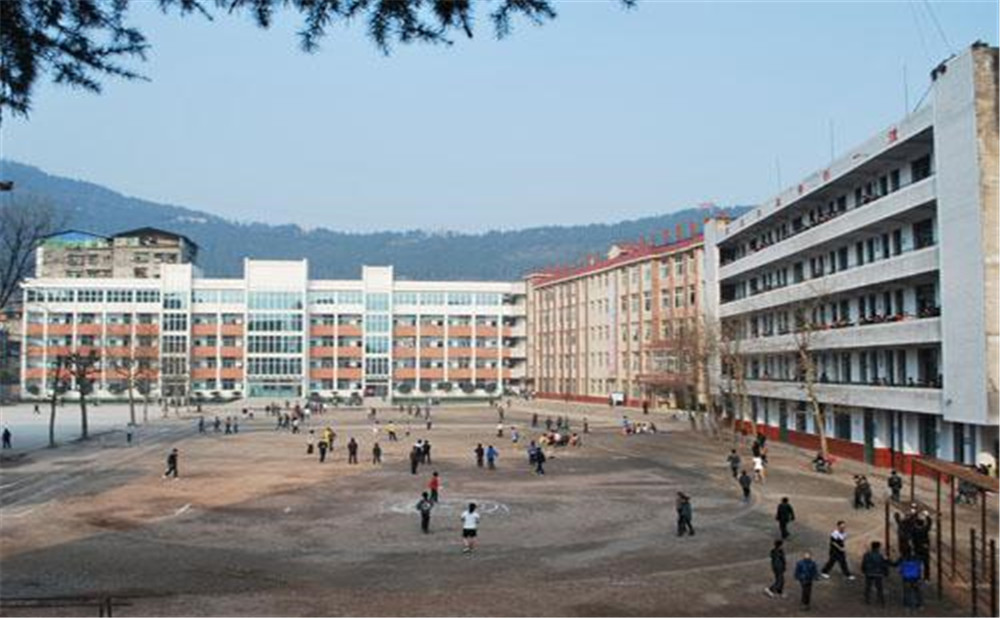平昌縣第二中學(xué)學(xué)校環(huán)境怎么樣？