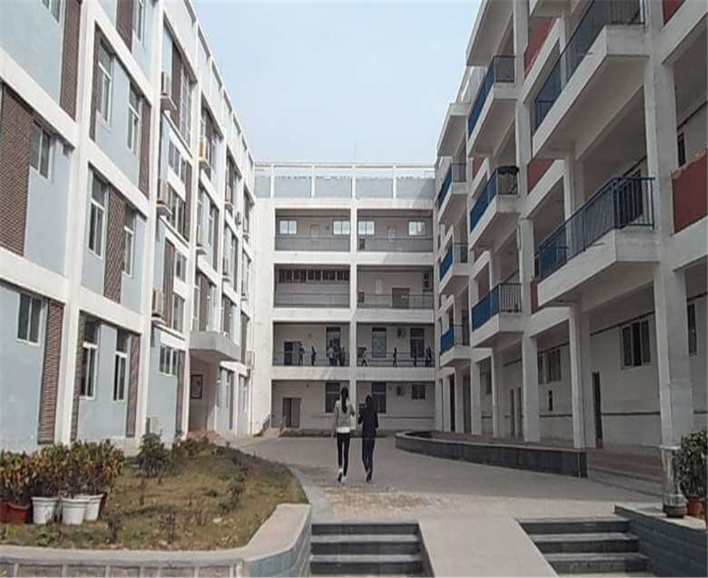 廣元市八二一中學(xué)2020年學(xué)校學(xué)費是多少？