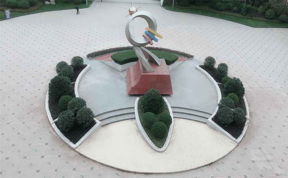 內(nèi)江六中是公辦學(xué)校嗎？