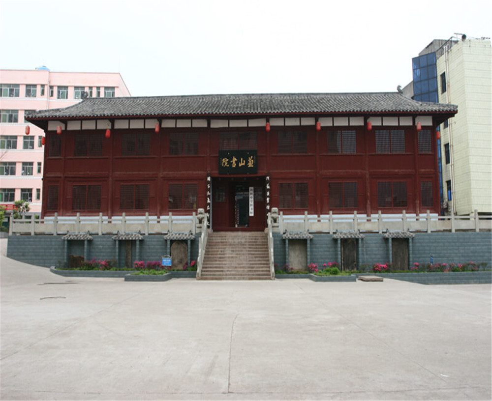 劍閣中學學校環(huán)境怎么樣？