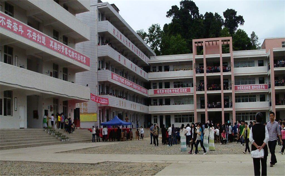 玉山中學(xué)學(xué)校詳細(xì)地址在什么地方？