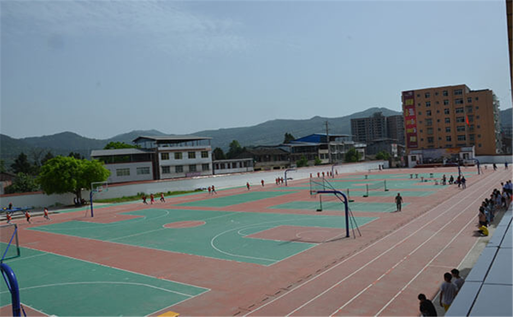 曾口中學(xué)學(xué)校環(huán)境怎么樣？