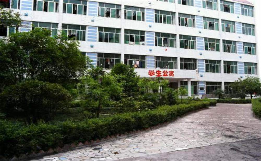 威遠(yuǎn)龍會中學(xué)2020年學(xué)校學(xué)費(fèi)多少錢一年？