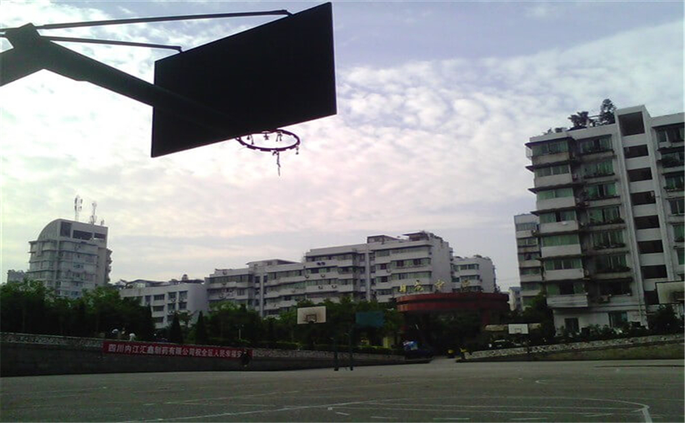 內江市翔龍中學學校環(huán)境怎么樣？