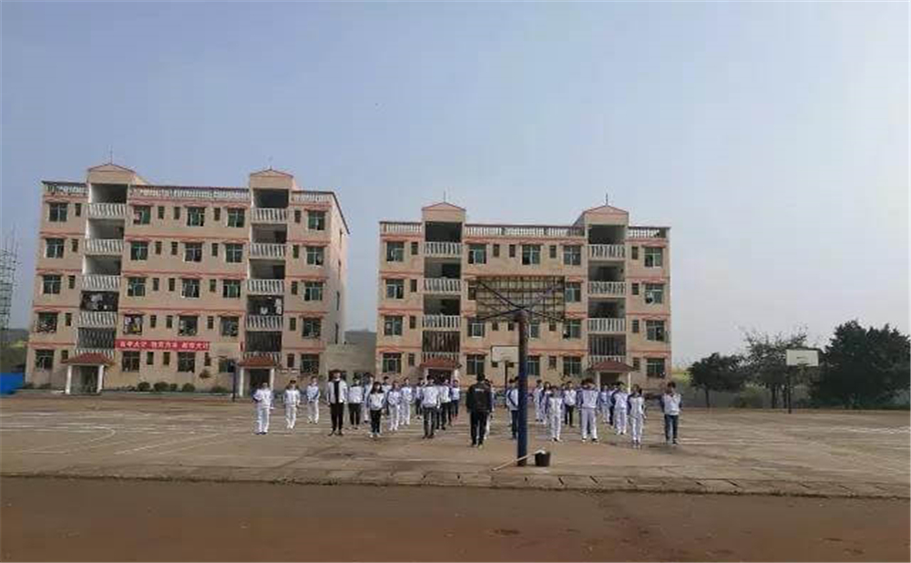 內(nèi)江市第十一中學(xué)2020年學(xué)校學(xué)費多少錢一年？