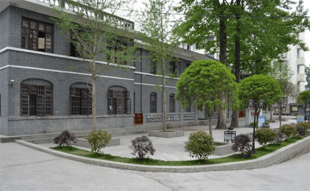閬中市柏埡中學(xué)學(xué)校招辦電話是多少？