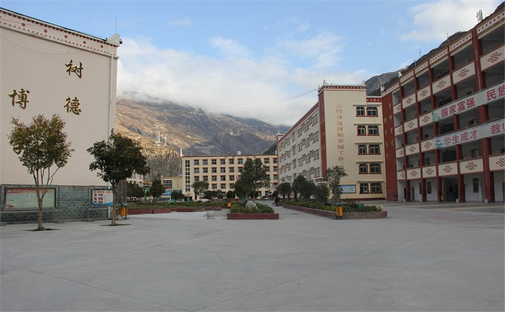 小金中學的詳細地址在什么地方？