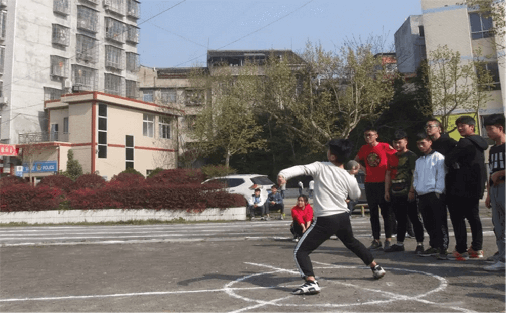 定水中學(xué)學(xué)校環(huán)境怎么樣？