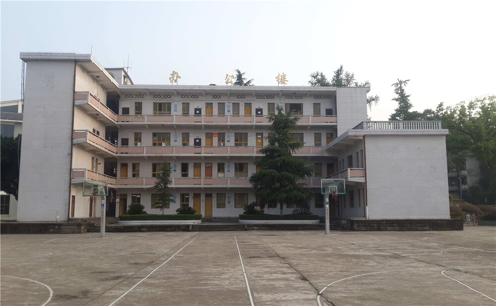 蓬安中學學校環(huán)境怎么樣？