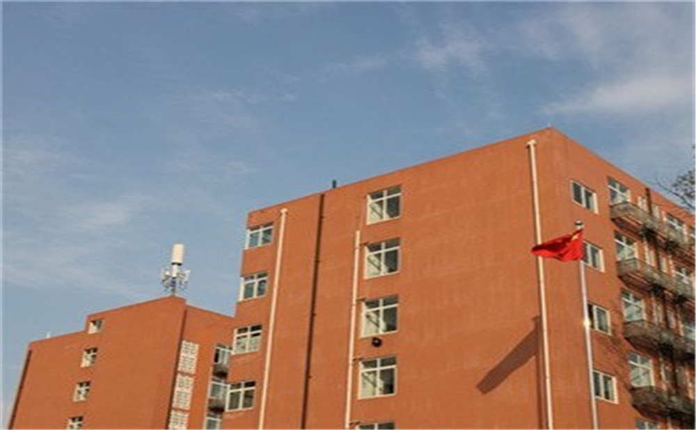 成都實(shí)驗(yàn)中學(xué)每年的學(xué)費(fèi)是多少？