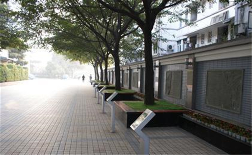 成都市田家炳中學(xué)外招生一年的學(xué)費(fèi)是多少？