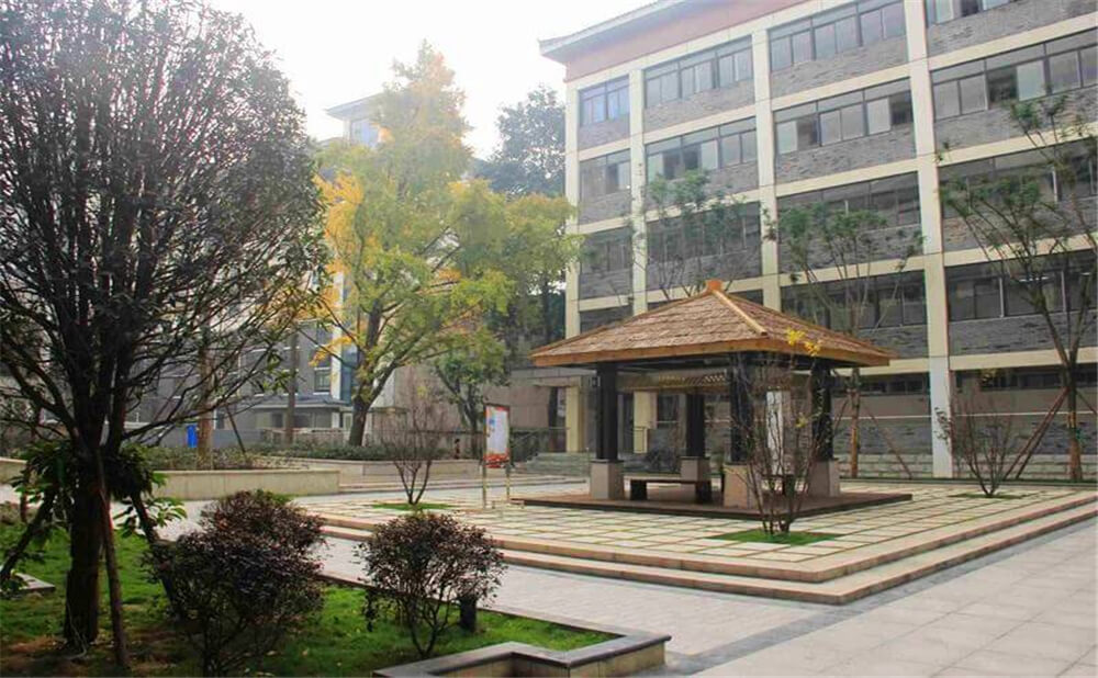 成都市西北中學(xué)的老師怎么樣？