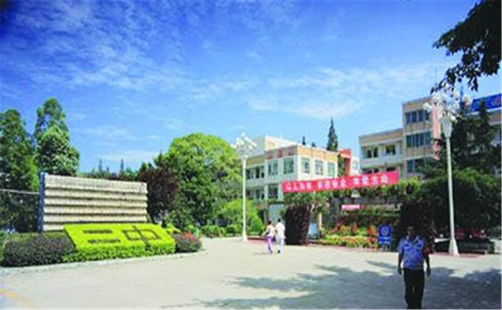 新都二中去年的錄取分?jǐn)?shù)是多少？