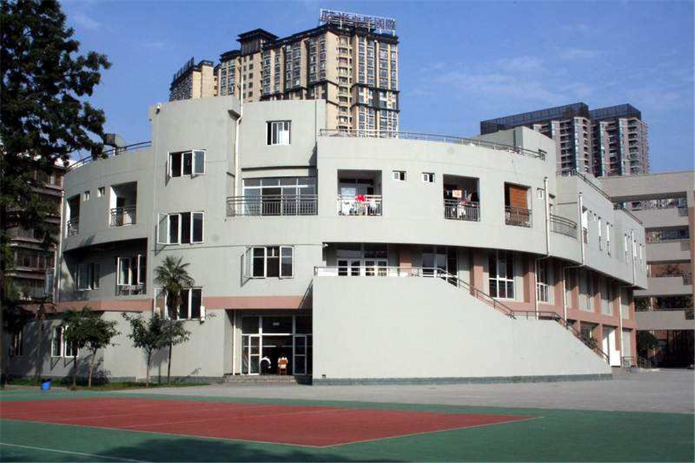 成都市鹽道街中學(xué)的住宿怎么樣？