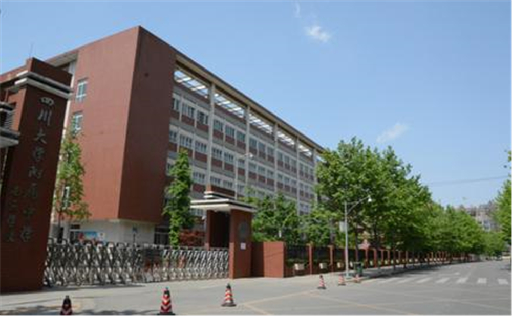 成都大學(xué)附屬中學(xué)的升學(xué)率是多少？