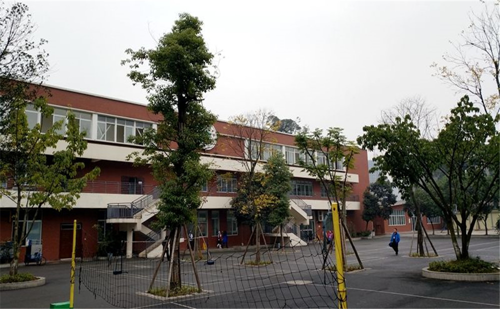 成都七中八一學(xué)校的高中住宿怎么樣？