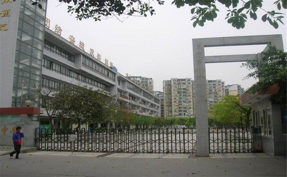 成都玉林中學(xué)的高中住宿怎么樣？