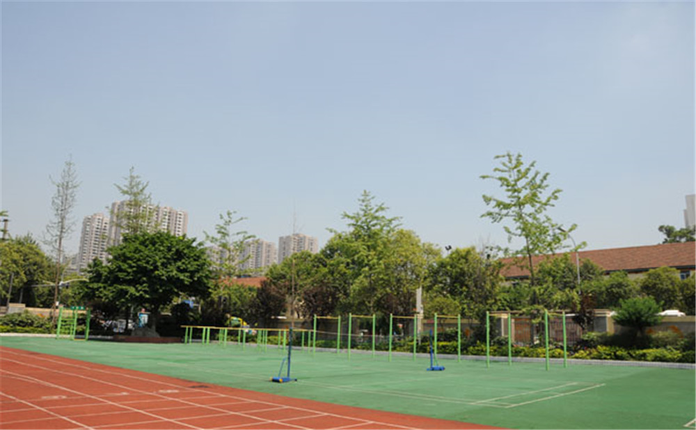 成都鐵路中學(xué)的學(xué)費(fèi)是多少？