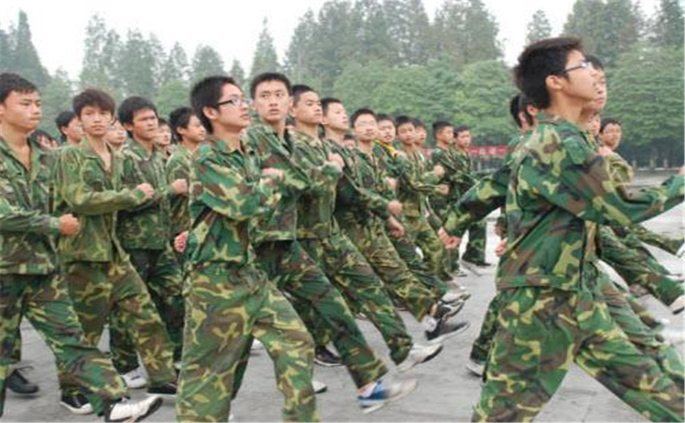 郫縣二中學(xué)費是多少？