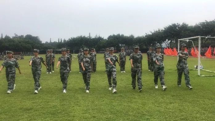 華潤高級中學(xué)的學(xué)費(fèi)是多少？