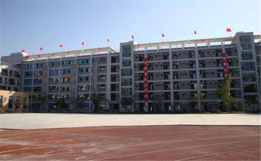 成都十二中（四川大學(xué)附屬中學(xué)）的錄取分?jǐn)?shù)是多少？