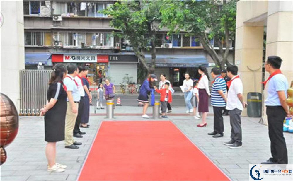 2020成都市石室聯(lián)中蜀華分校初升高的學(xué)費(fèi)是多少？