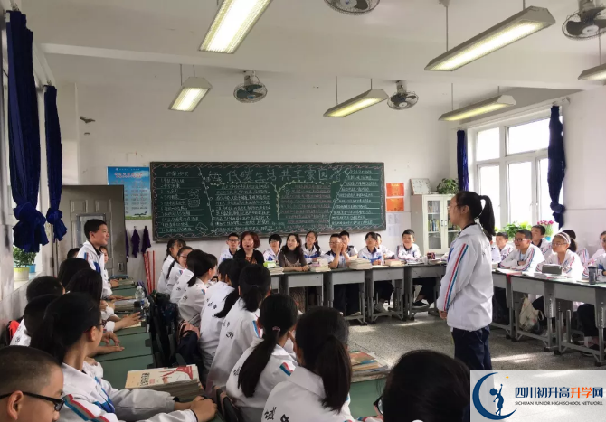 2020蜀城中學(xué)初升高的學(xué)費(fèi)是多少？