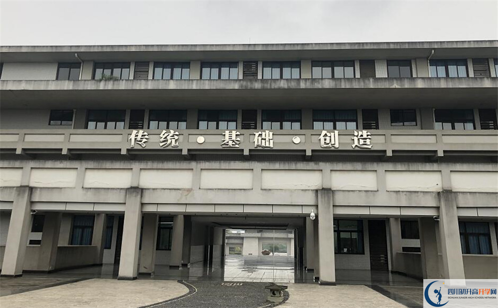 成都石室中學(xué)的是個(gè)怎么樣的學(xué)校？