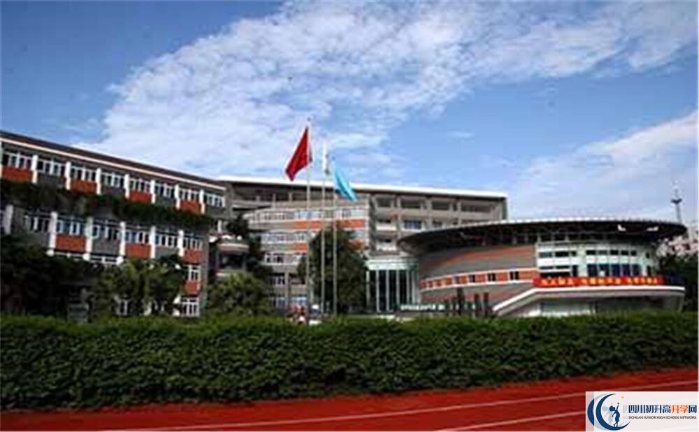 成都七中的學(xué)費(fèi)收費(fèi)標(biāo)準(zhǔn)是多少錢？
