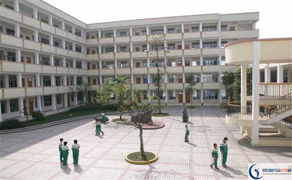 都江堰外國語實(shí)驗(yàn)學(xué)校的學(xué)費(fèi)收費(fèi)標(biāo)準(zhǔn)是多少？