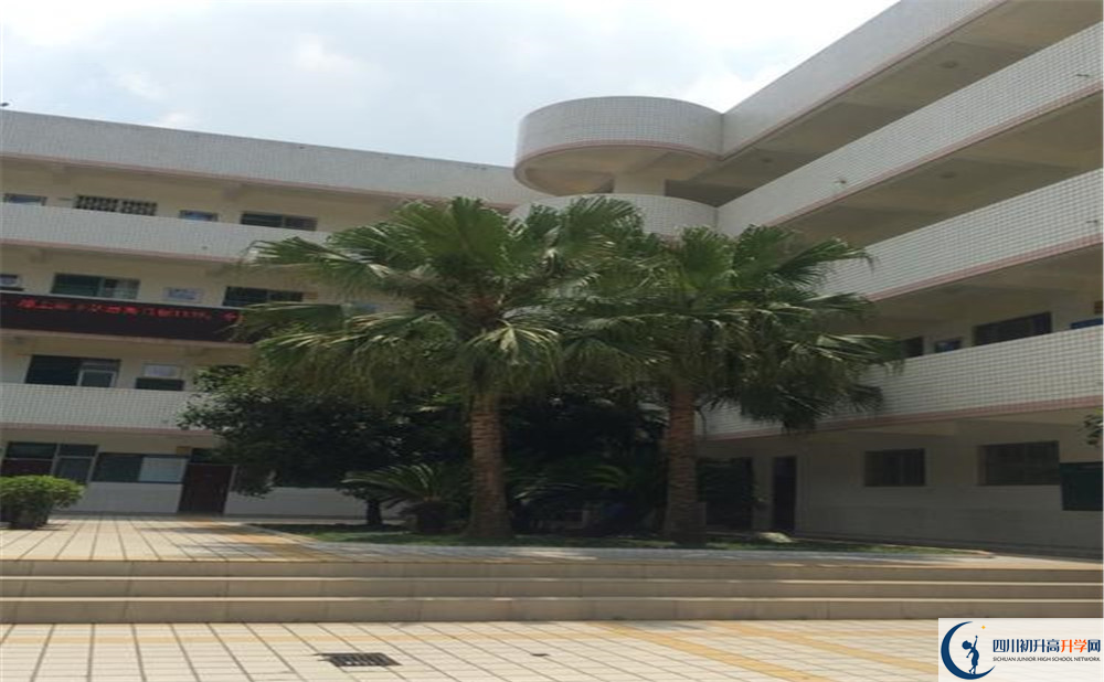 成都市太平中學的學費大概是多少？