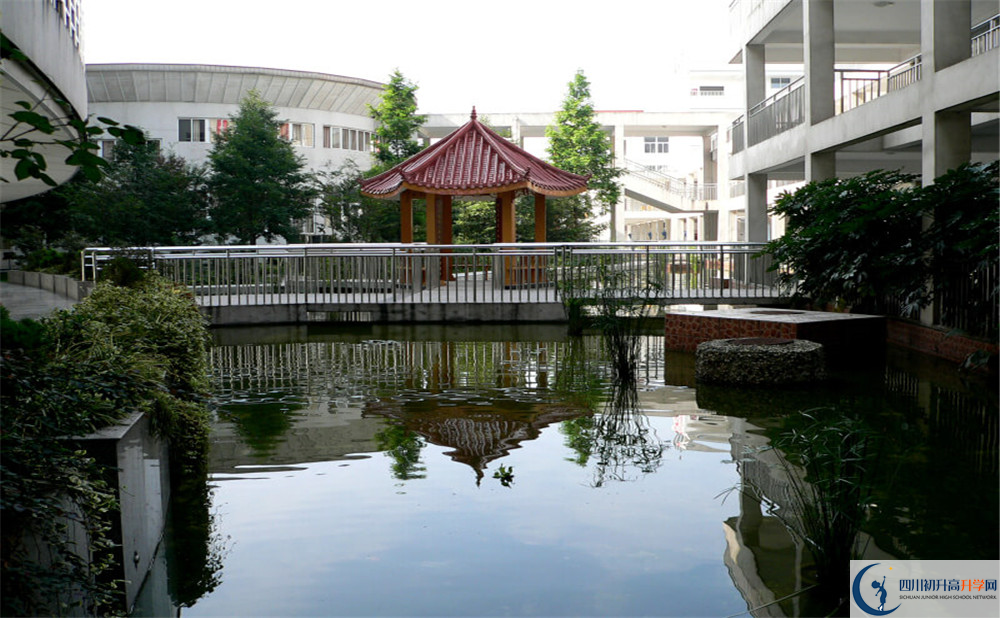 成都市龍泉中學(xué)的高中好不好？