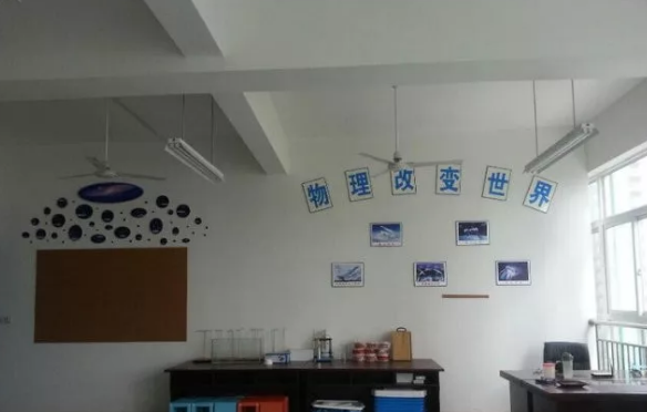 中考成都市泡桐樹中學(xué)的招生分?jǐn)?shù)線是多少？
