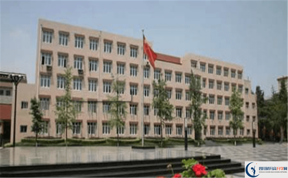 成都西藏中學(xué)一年的學(xué)費(fèi)是多少錢(qián)？