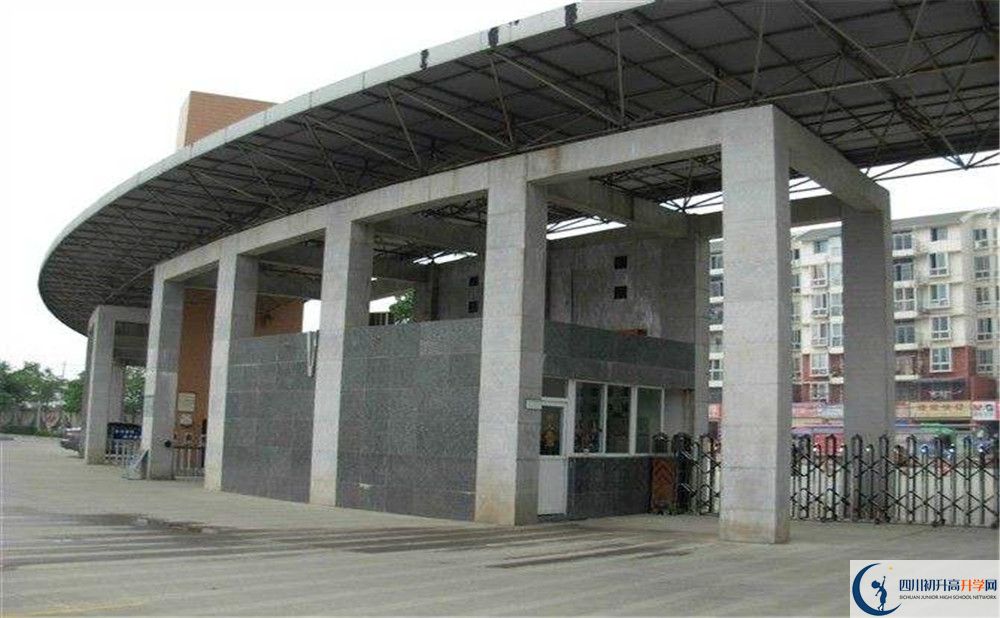 成都市龍泉中學的老師好不好？