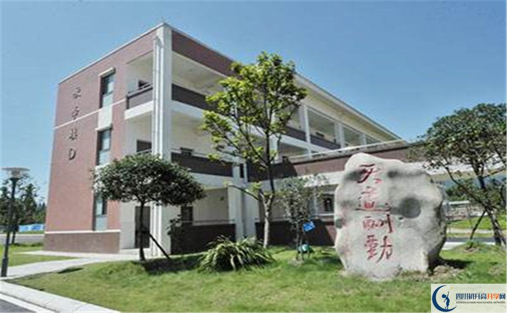 青城山高級(jí)中學(xué)的老師好不好？