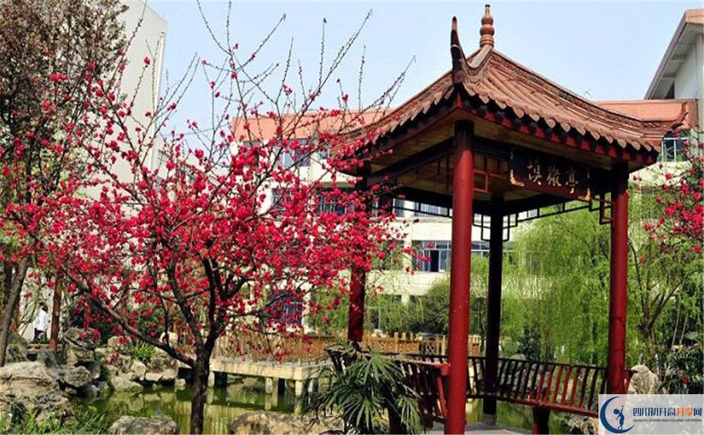 蜀城中學(xué)一年的學(xué)費(fèi)是多少？