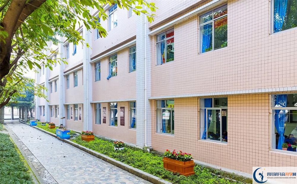成都市第四十九中學(xué)的高中住宿好不好？